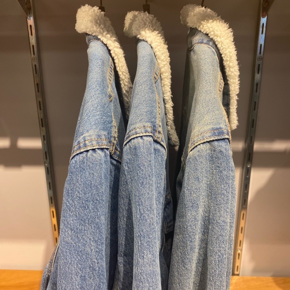 Levi’s Sherpa Lined Trucker Jacket - Picture 4 of 4